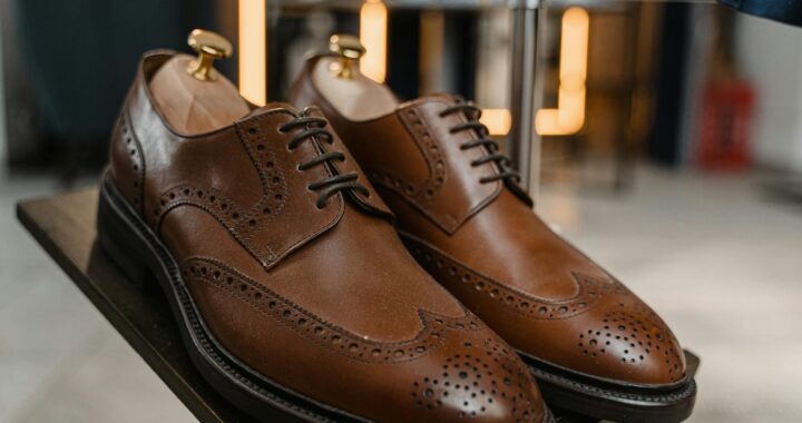 รองเท้าหนังแท้และหนังสังเคราะห์ เปรียบเทียบคุณภาพและราคา ปี 2026